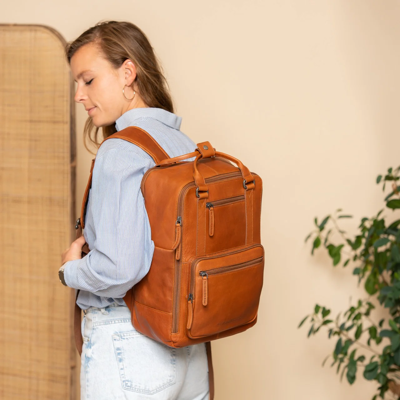 Leather Backpack Cognac Calden - Image 3