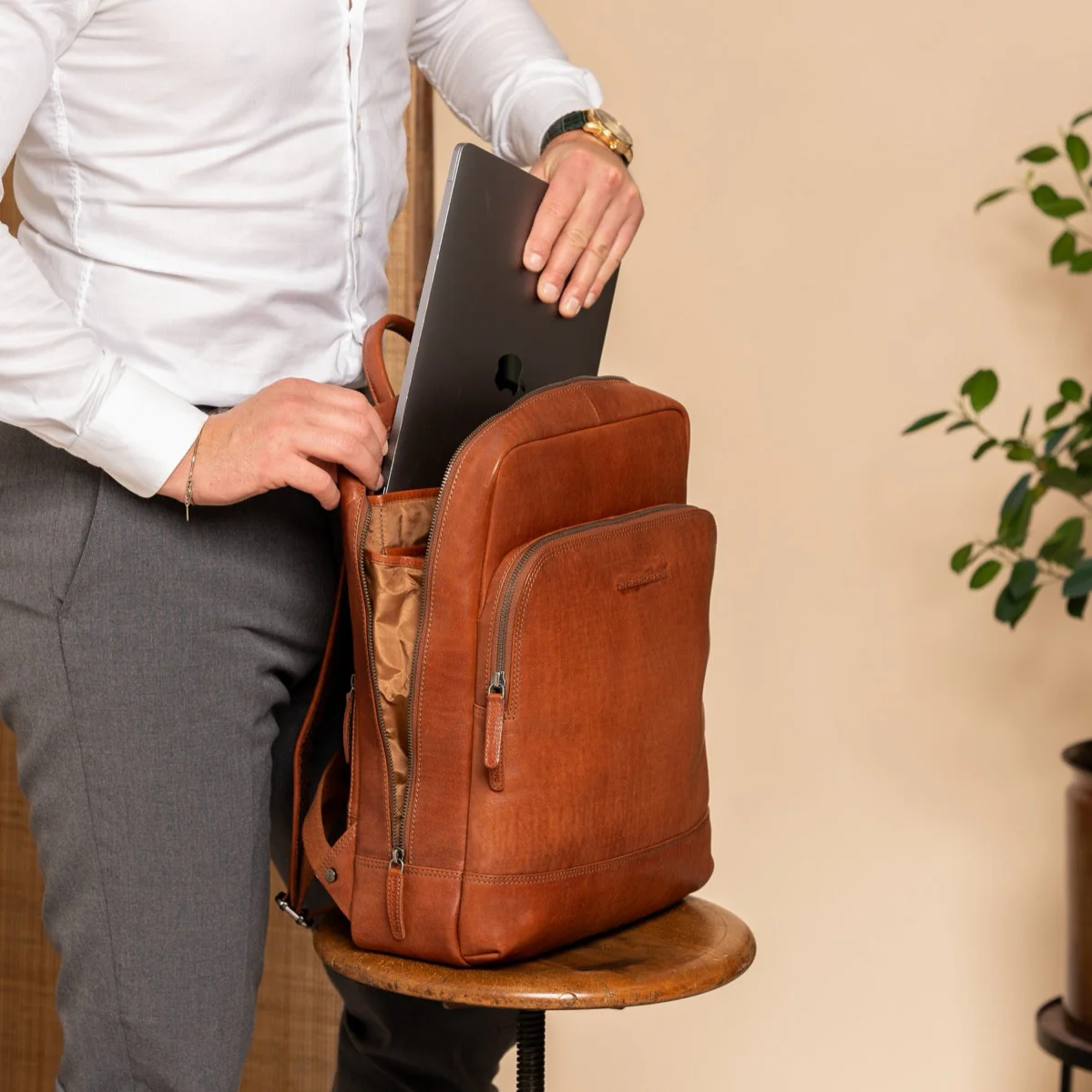 Leather Backpack Cognac Nicola - Image 3