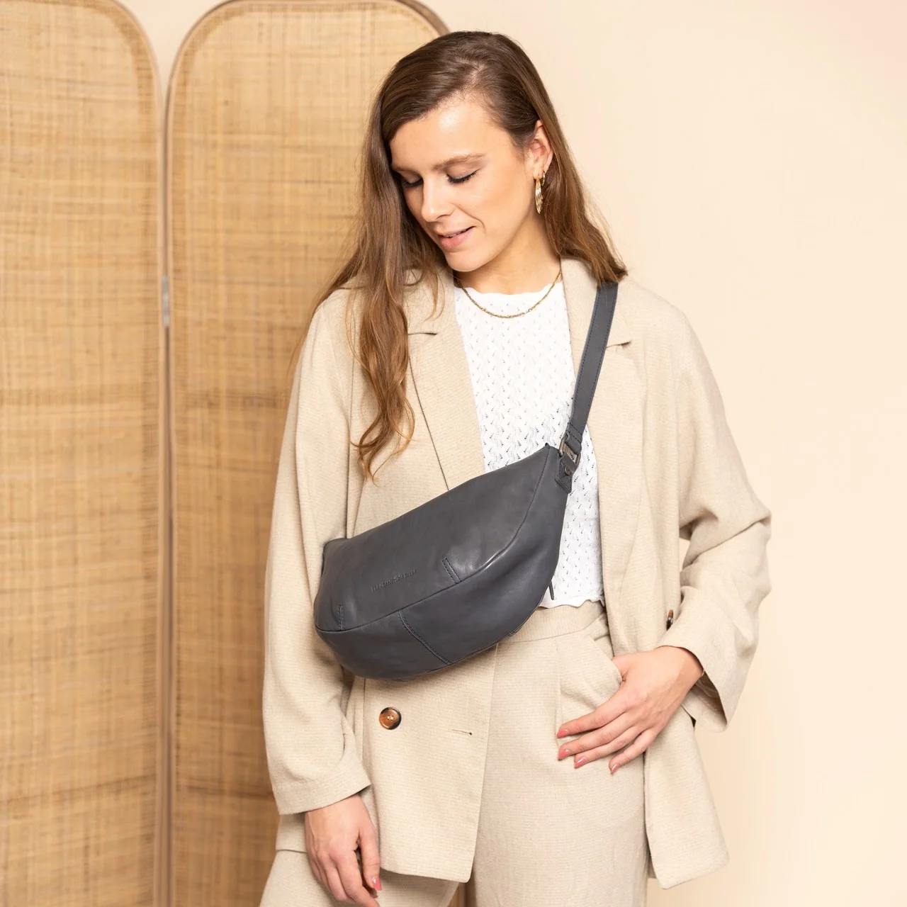 Leather Shoulder Bag Navy Clarita - Image 3
