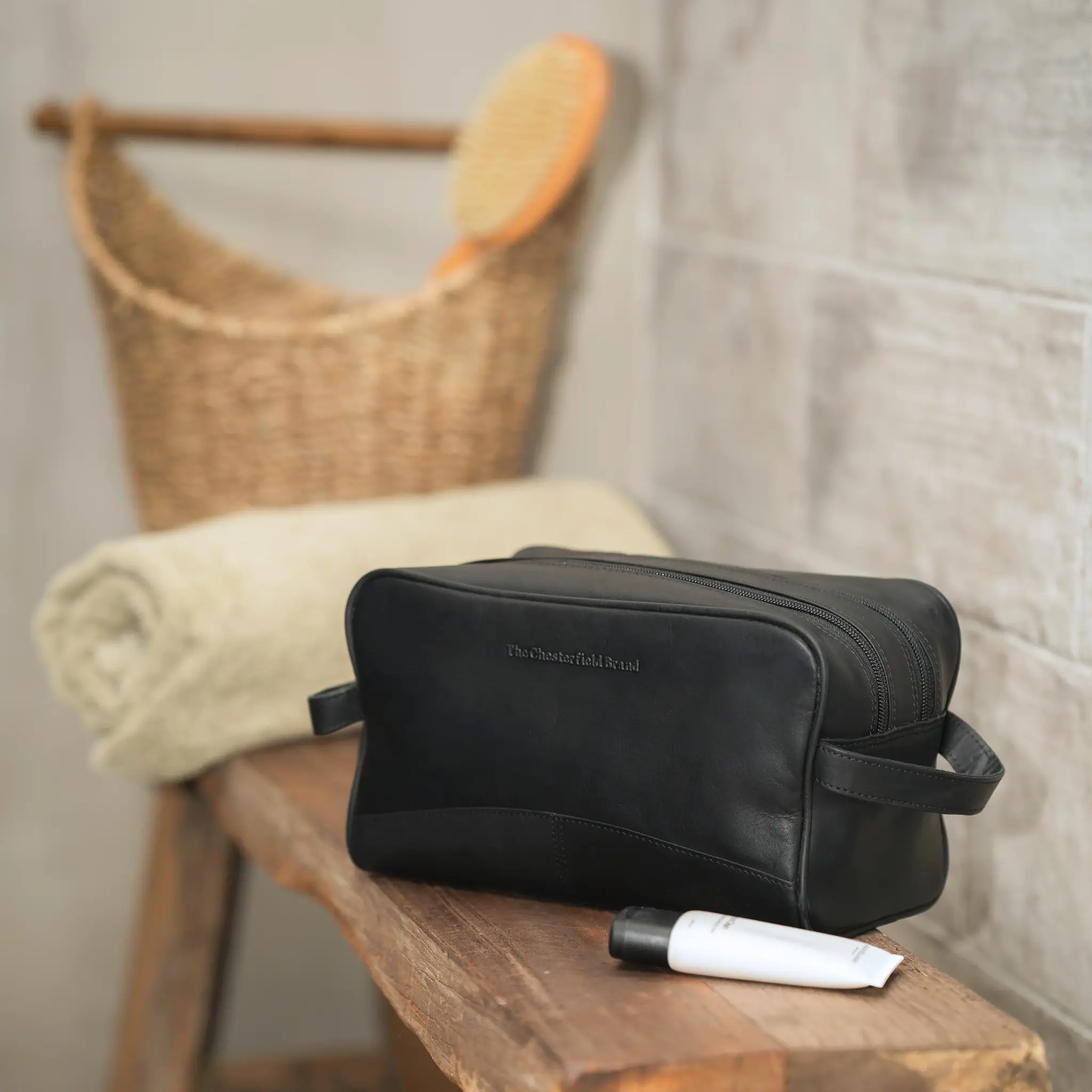 Leather Toiletry Bag Black Stacey - Image 3