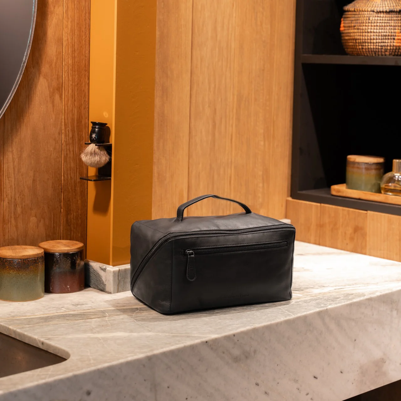 Leather Toiletry Bag Black Trevia - Image 2