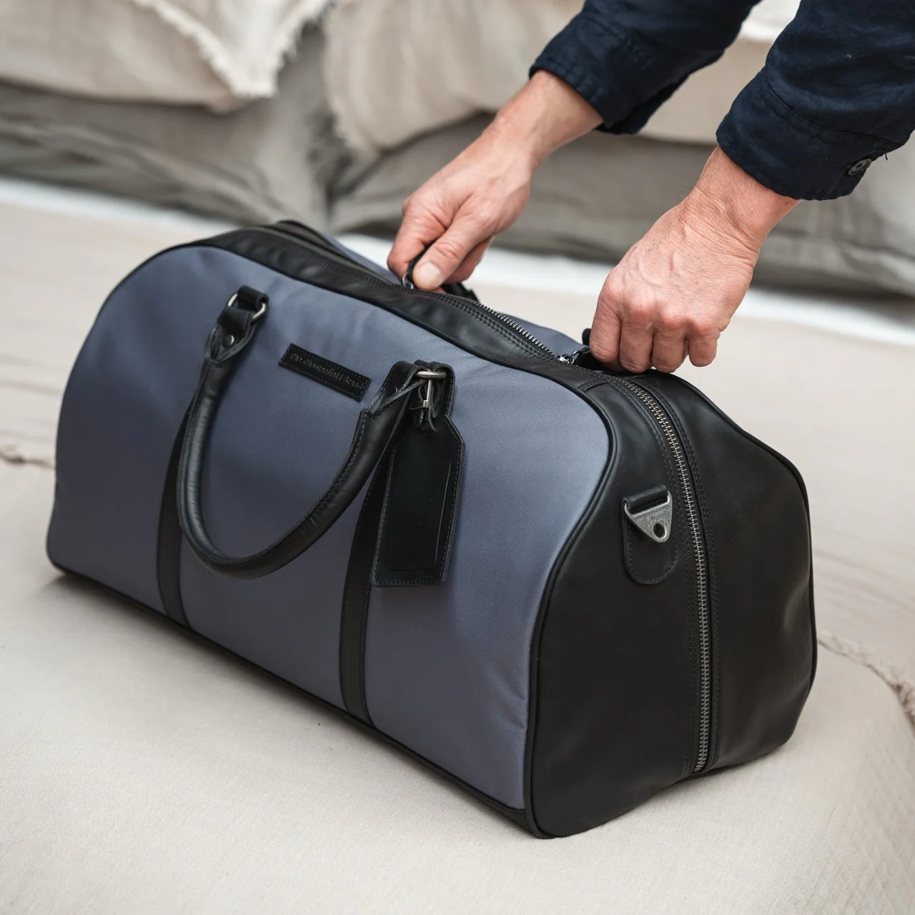Leather Travel Bag Light Grey Tornio - Image 3