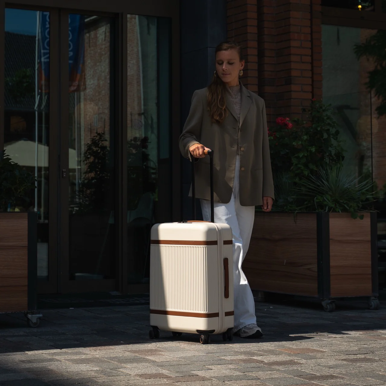 Medium Suitcase Sandy Beach Zuna - Image 3
